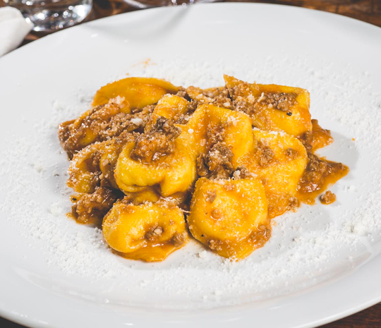 Ricetta cappelletti con ragu di mora Romagnola