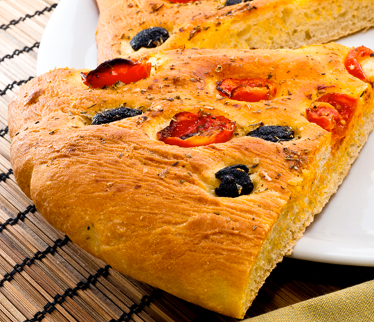 Ricetta focaccia pugliese con pomodorini e olive Molino Spadoni