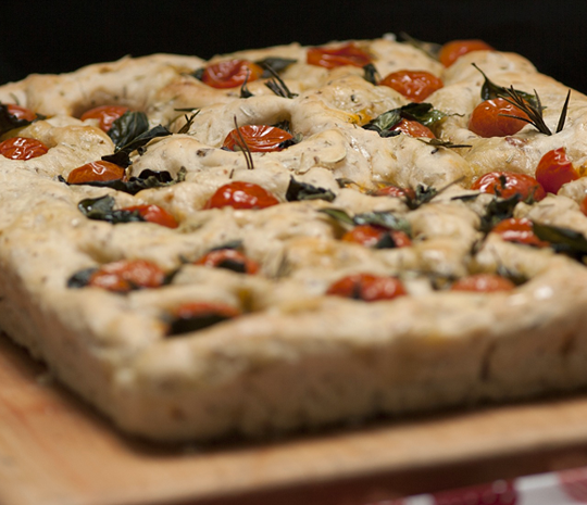 Scopri qui la ricetta della focaccia con scqacquerone Molino Spadoni